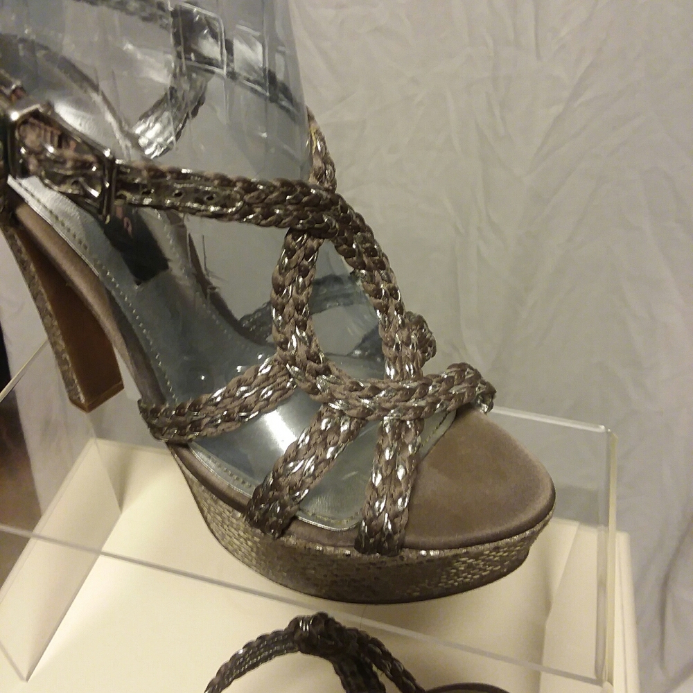 Lavender /gray silver platform heels - Picture 7 of 11